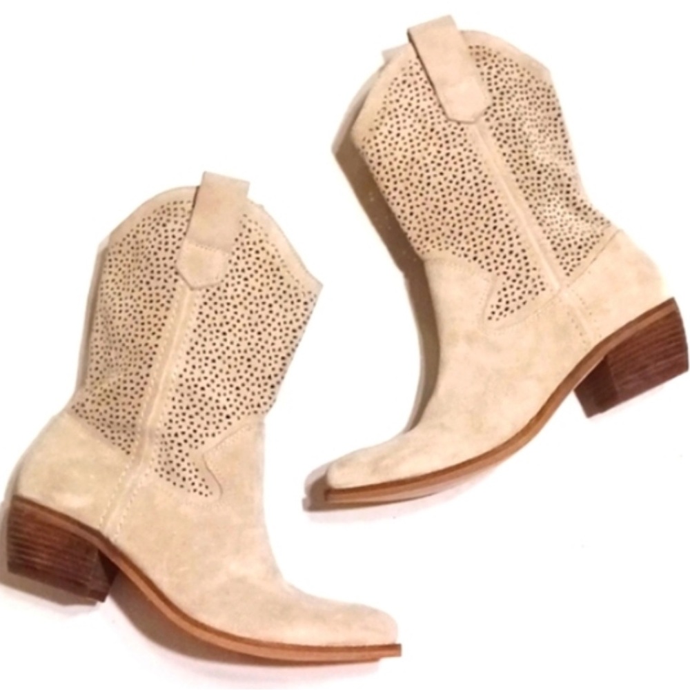 BCBG Cowboy/Western Boots in Cream